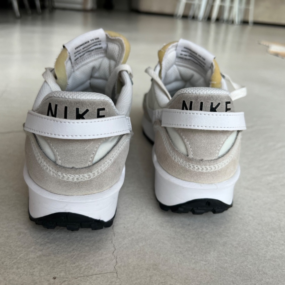 Nike Waffle Debut Running Shoes - Picture 6 of 9